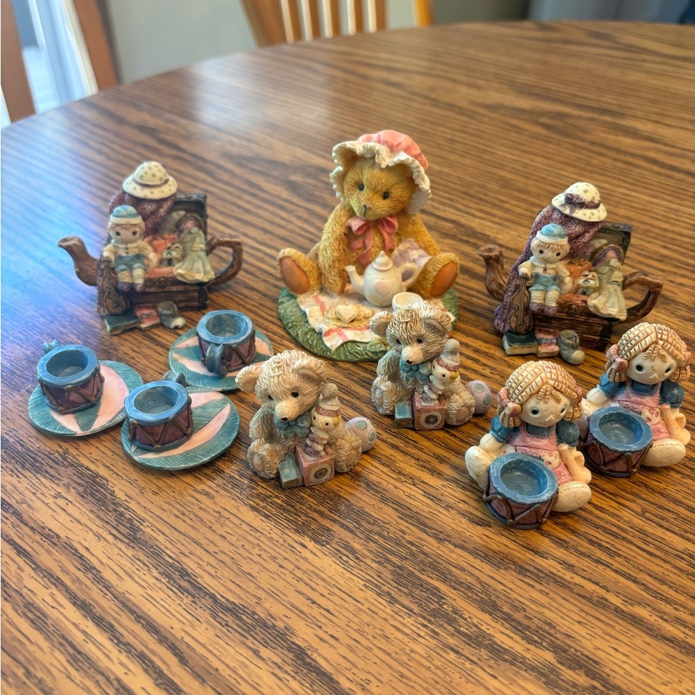 Vintage decorative bears and dolls